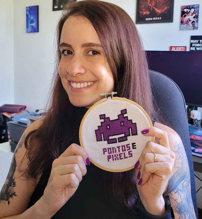 Ana Paula com bordado Pontos e Pixels